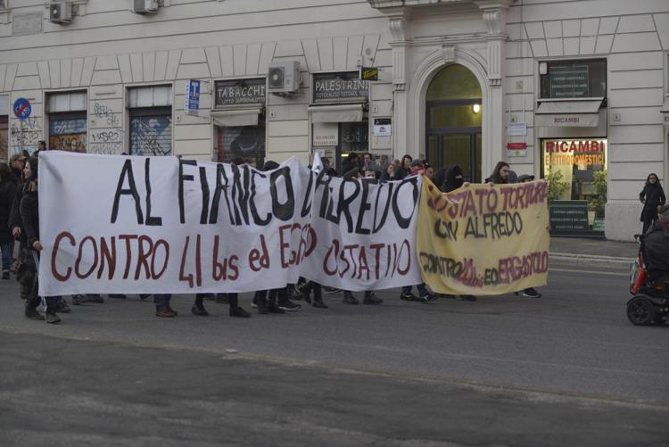 Roma, denunciati i tre manifestanti fermati ieri dai poliziotti della Digos e dai carabinieri dopo i disordini in via Prenestina