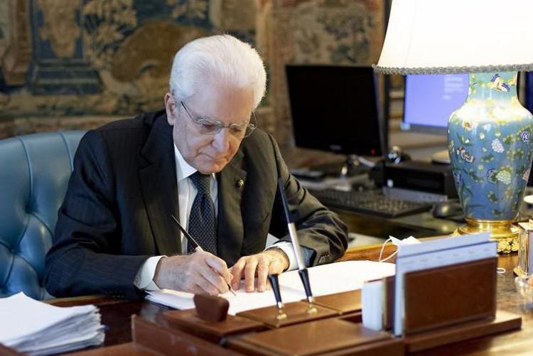 Quirinale, il presidente Mattarella ha promulgato la legge di conversione del decreto Milleproroghe e chiede modifiche sui balneari