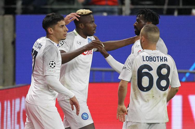 Calcio, il Napoli batte 2-0 l’Eintracht di Francoforte in Champions League