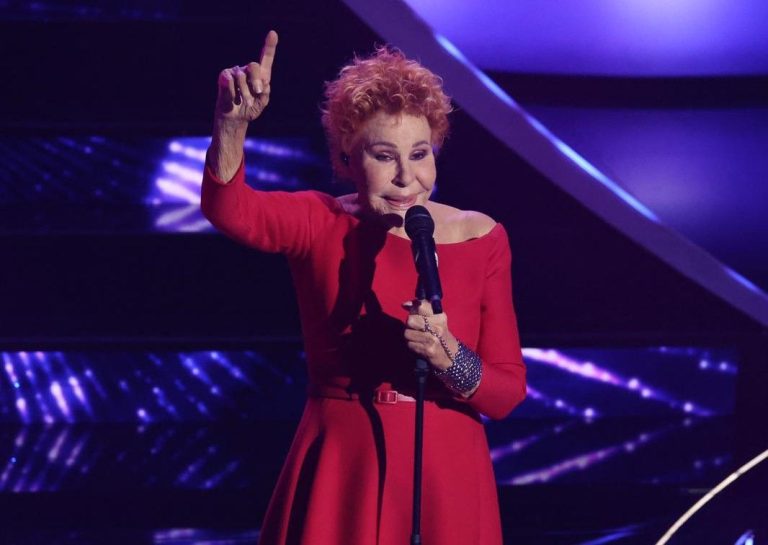 Sanremo, standing ovation per l’intramontabile Ornella Vanoni