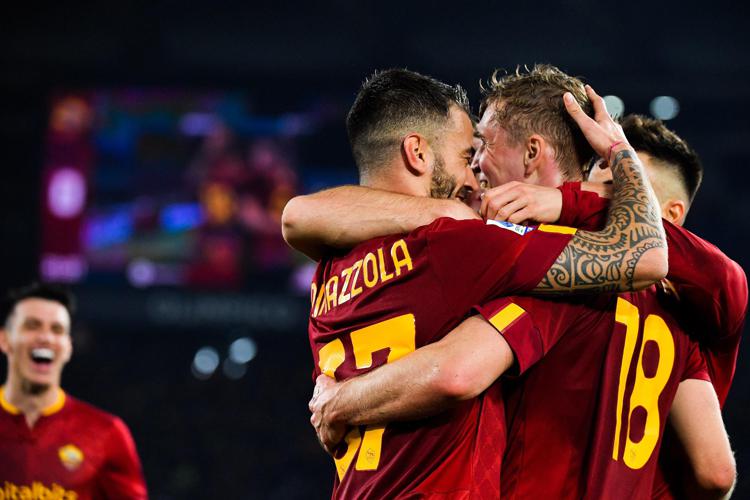 Calcio, la Roma batte il Verona 1-0 e aggancia il Milan al terzo posto