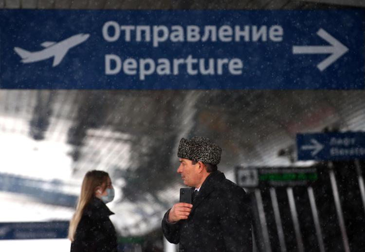 L’aeroporto Pulkovo di San Pietroburgo ha sospeso tutti i voli in arrivo e in partenza nello scalo senza fornire una motivazione