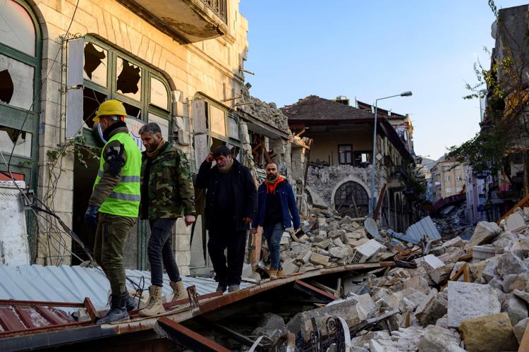 Terremoto in Turchia: una donna è stata estratta viva dalla macerie dopo 170 ore