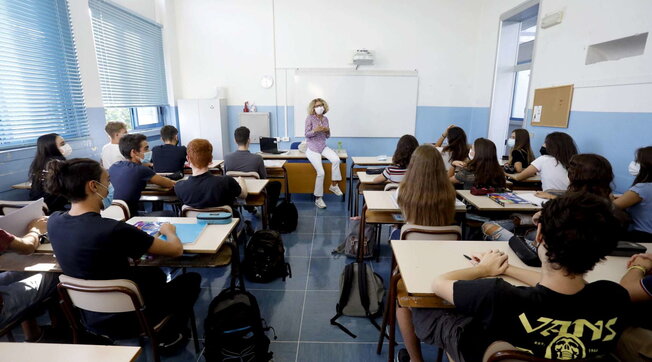 Castellammare di Stabia (Napoli), per dei voti bassi mamma prende a schiaffi la professoessa della figlia