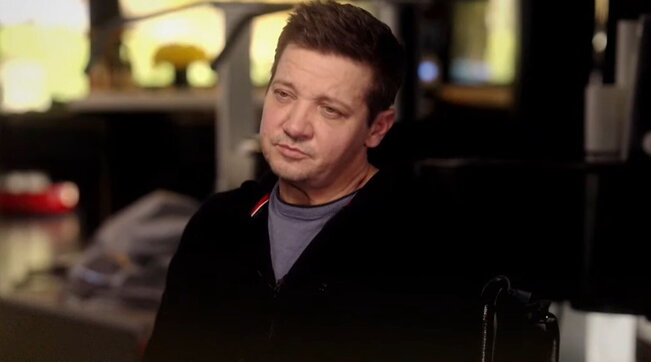 Usa, prima intervista dell’attore Jeremy Renner dopo il tragico incidente sulla neve