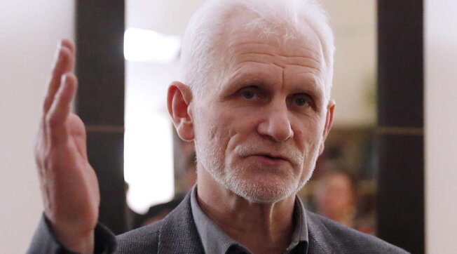 Bielorussia: condannato a dieci anni di carcere il premio Nobel Ales Bialiatski