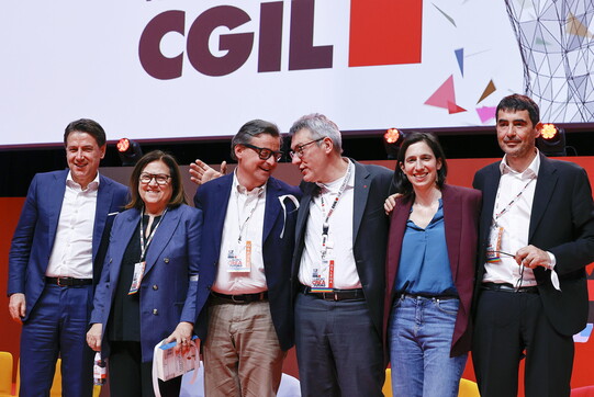 Rimini, al meeting della Cgil Elly Schlein lancia “il coordinamento anti-Papeete”