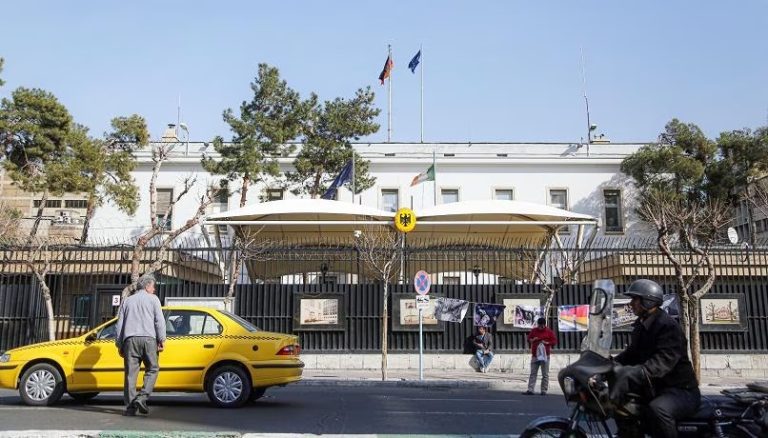 Iran, espulsi due diplomatici tedeschi. Il governo di Berlino: “Arbitraria e ingiustificata”