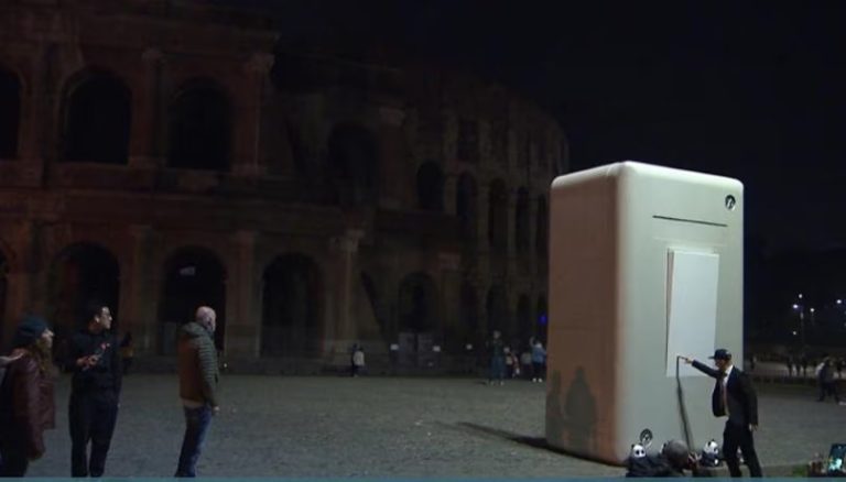 Roma: “Ora della terra”, il Colosseo spento