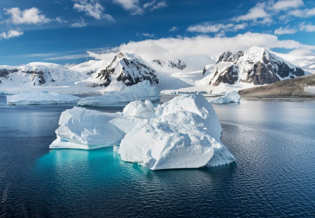 Emergenza climatica in Antartide, nuovo allarmante record: il ghiaccio è ai minimi da 45 anni