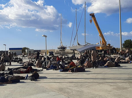 Roccella Ionica: sbarcati nella notte 650 migranti partiti dalla Libia