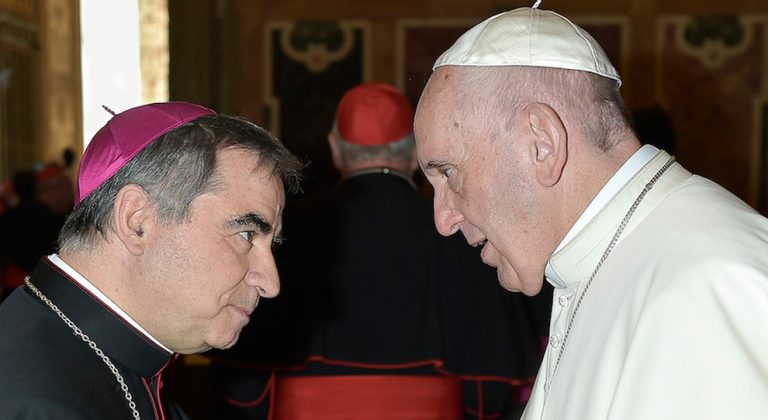 Vaticano, depositato il carteggio di lettere tra il Papa e il Becciu: Così il cardinale voleva farsi scagionare