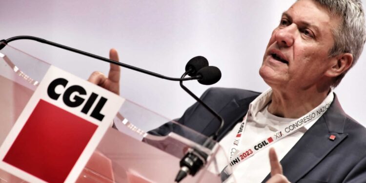 Congresso della Cgil , Maurizio Landini rieletto segretario con il 94,2% dei voti