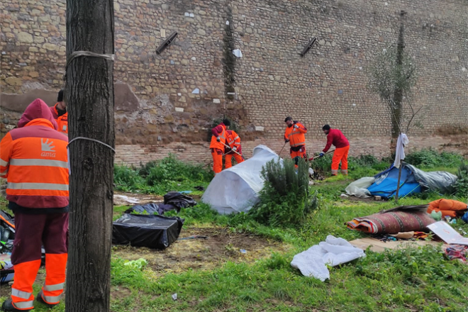 Roma, sgomberata la tendopoli in viale Pretoriano sotto le Mura Aureliane