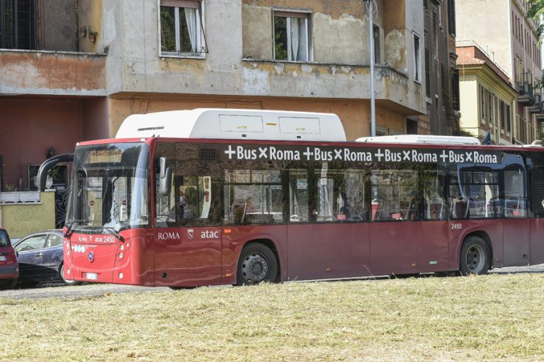 Roma: Maratona, potature e cortei: chiusure e deviazioni al traffico nel weekend