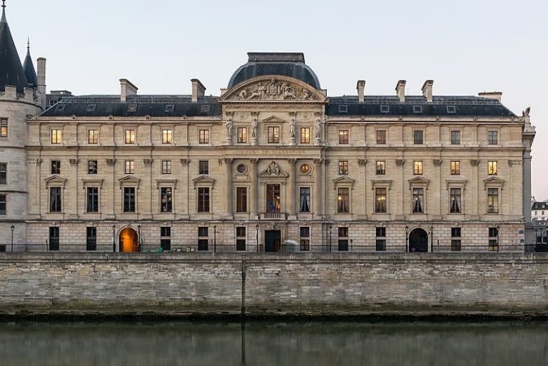 Lo sdegno dei parenti delle vittime: “E’ una vergogna, non ci aspettavano il no della Corte di Cassazione francese”