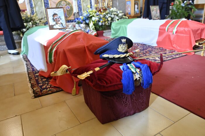 Guidonia (Roma), celebrati i solenni funerali dei due piloti morti in un incidente aereo martedì scorso