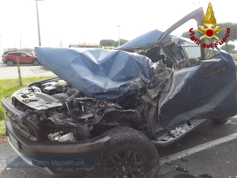 Ladispoli: scontro tra un pick-up e un tir  Grave un 50enne elitrasportato