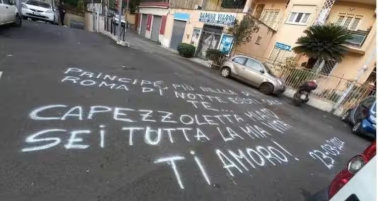 Roma, virale la scritta sull’asfalto al quartiere di Montesacro: “Capezzoletta, ti amoro”