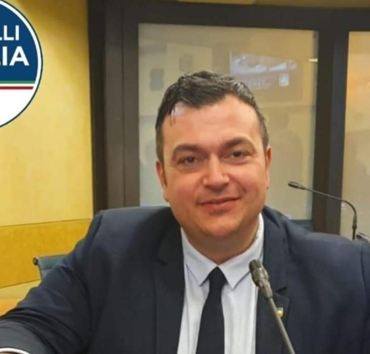 Presunte molestie sessuali, Fratelli d’Italia sospende il consigliere regionale Joe Formaggio