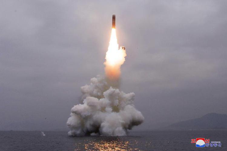 La Corea del Nord ha lanciato due missili balistici a corto raggio verso il Giappone