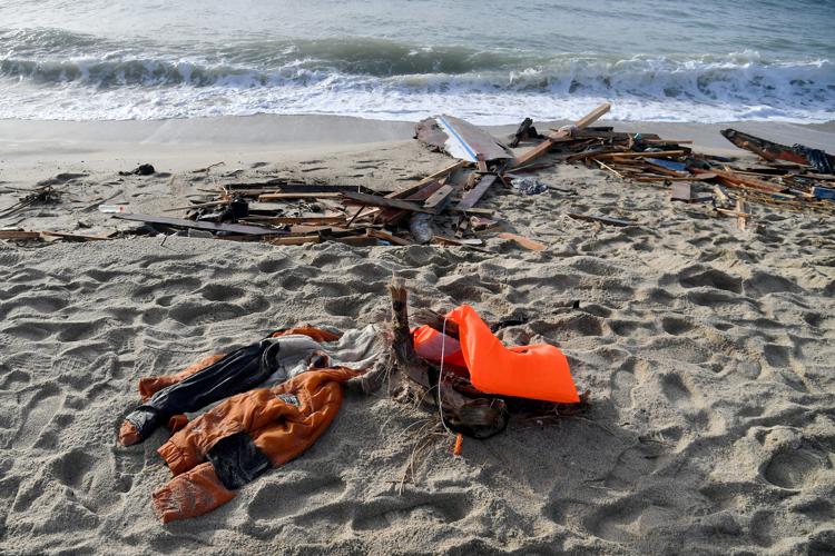 Naufragio in Calabria: prosegue le ricerche dei dispersi