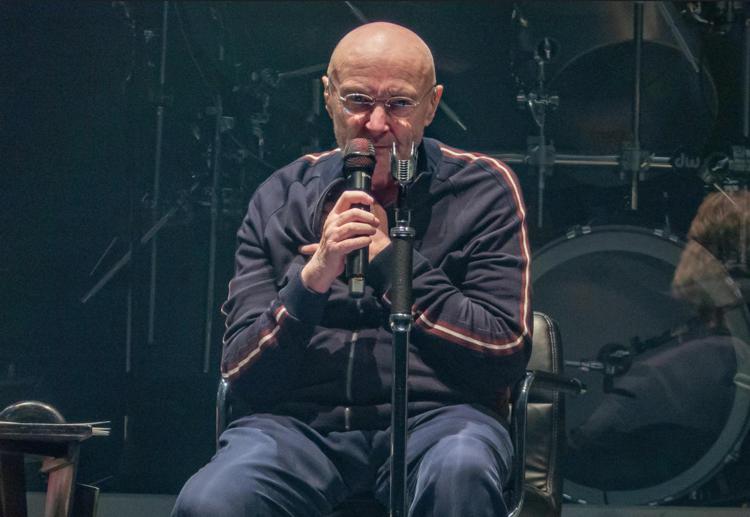 Musica, peggiorano le condizioni di salute di Phil Collins: ormai è immobile sulla sedia a rotelle