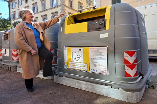 Roma: al via la sperimentazione “maxi-campane” differenziata in via dei Gracchi