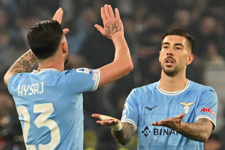 Calcio, la Lazio si aggiudica il derby con la Roma 1-0: i biancocelesti ora sono al secondo posto