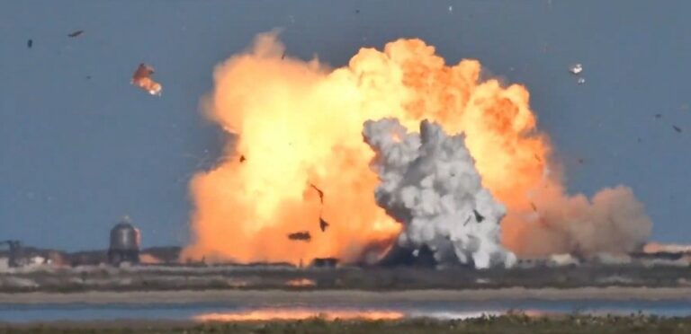 Il lancio di Starship: la nave spaziale di Elon Musk si disintegra in volo