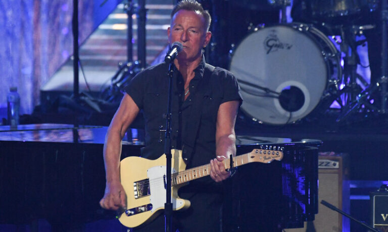 Musica: Bruce Springsteen con Obama e Spielberg a Barcellona. Al via il tour 