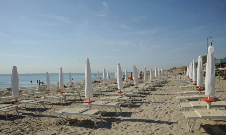 Vacanze, report dell’Istat: Gli italiani preferiscono sempre andare al mare