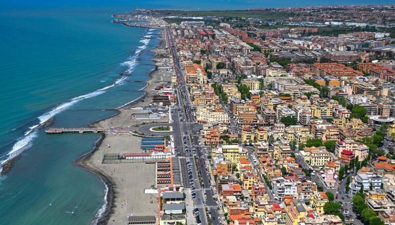 Ostia, minaccia il conducente             di un bus con un cacciavite                  e lo costringe a deviare la corsa