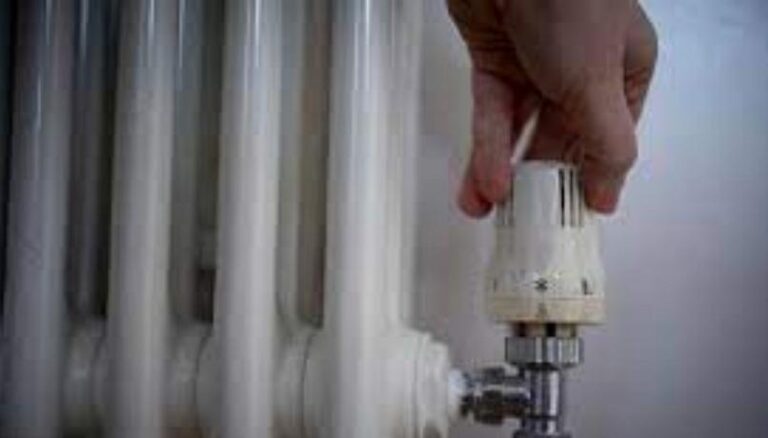 Il sindaco Gualtieri firma       l’ordinanza per i termosifoni