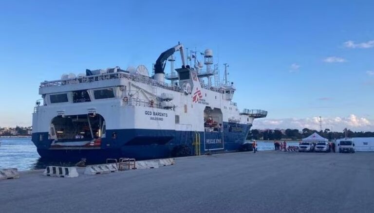Migranti, al porto di Brindisi sono sbarcate 339 persone dalla nave        di soccorso “Geo Barents”