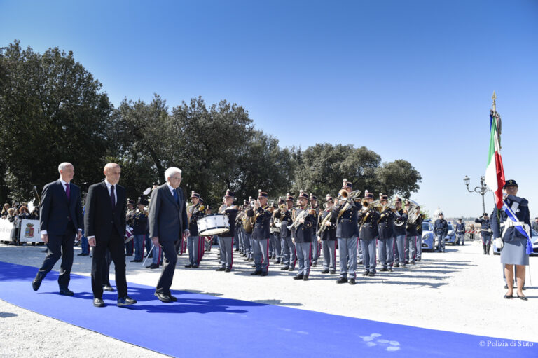 Festa della Polizia. Il presidente Mattarella: incarna i valori             della Costituzione italiana