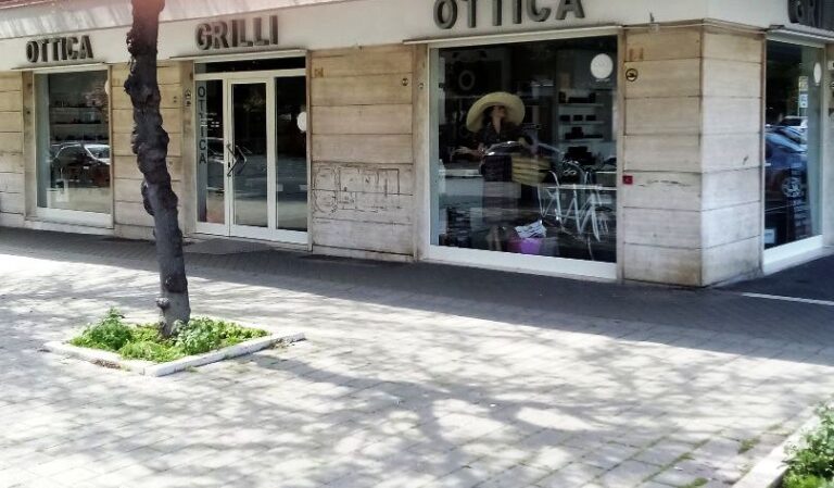 Indagini in tutte le direzioni        dopo il furto con scasso          all’Ottica Grilli
