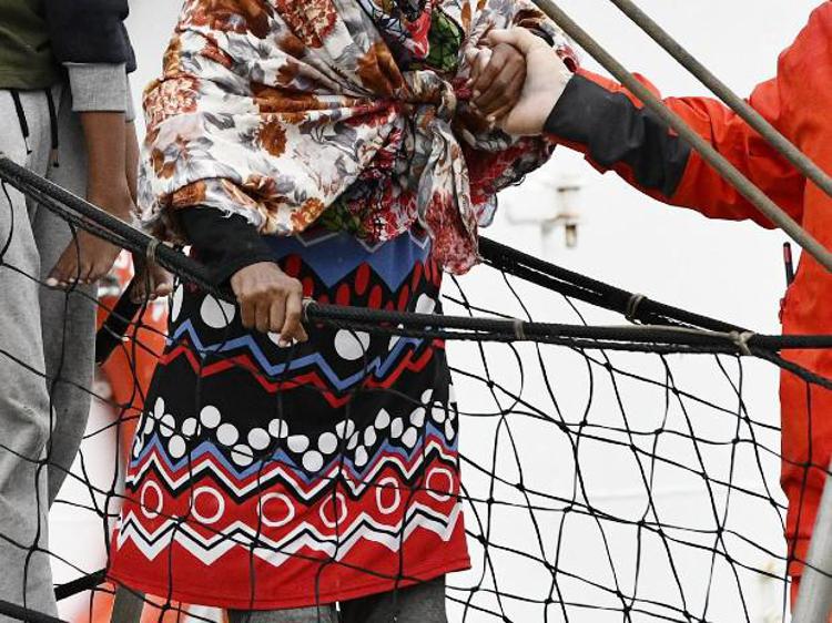 Migranti, una superstite parla dell’orrore in Libia tra violenze e torture di ogni genere