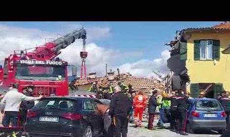 Lucca: Scoppia bombola di gas,     crolla la casa: una persona             sotto le macerie estratta viva