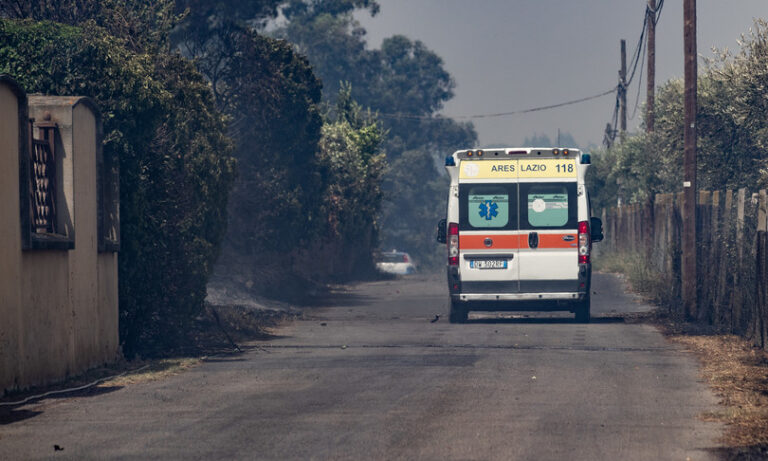 Pescara: cade dalla finestra            della scuola durante la lezione, 13enne è fuori pericolo