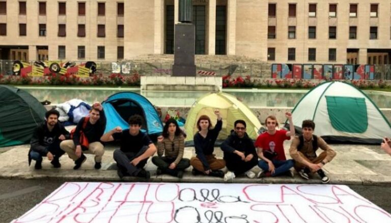 Roma: caro affitti, a La Sapienza protestano gli studenti