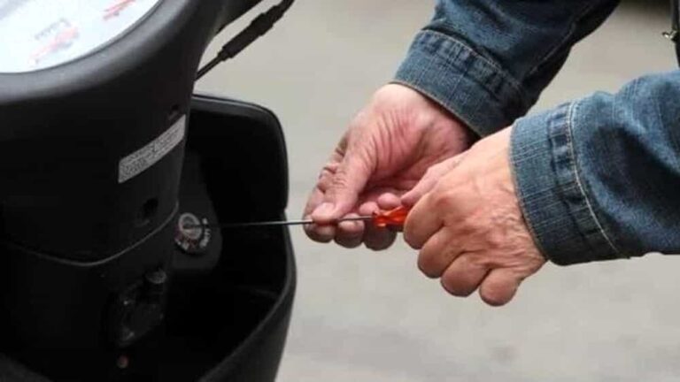 Un ladro motociclista arrestato        che nel parcheggio dell’università       e del policlinico Umberto I