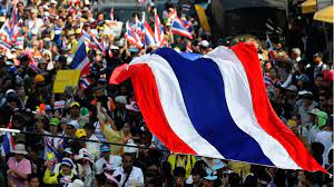 La Thailandia volta pagina,            verso il voto di domenica