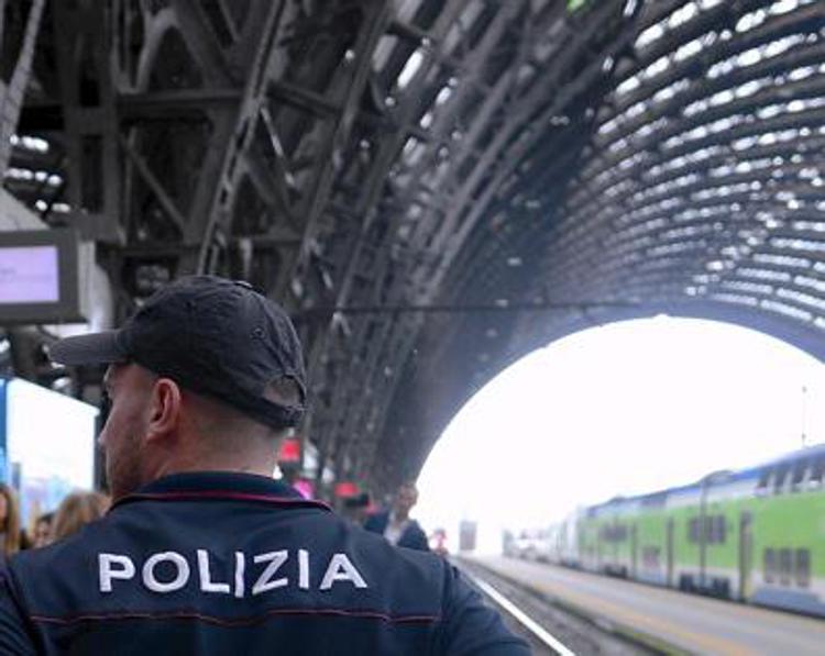 Milano, passeggera filma molestie     su treno: denunciato un 25enne