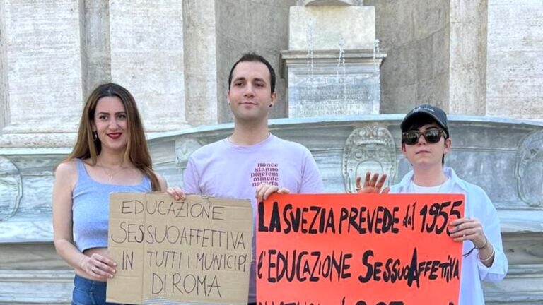 Il presidio davanti al Campidoglio    per chiedere l’educazione sessuale nelle scuole della Capitale