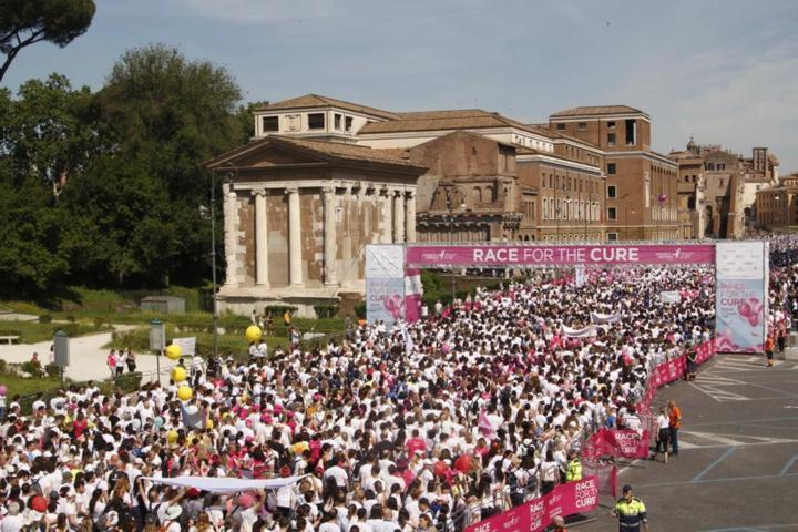 Record a Roma per la Race for the Cure: in 70mila al Circo Massimo