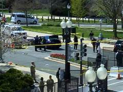 Washington, un camion contro                 le barriere dell’hotel Hay-Adams:   caos di fronte alla Casa Bianca