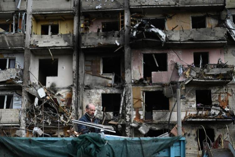 Guerra in Ucraina, nuovi massicci raid aerei russi in varie città tra cui Kiev