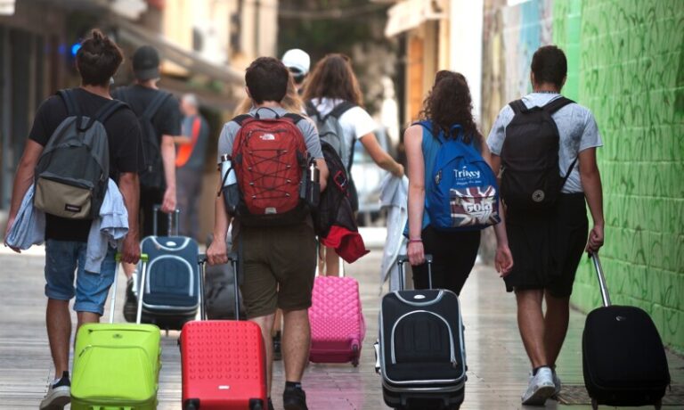 Trenta milioni di italiani                    con la valigia pronta 