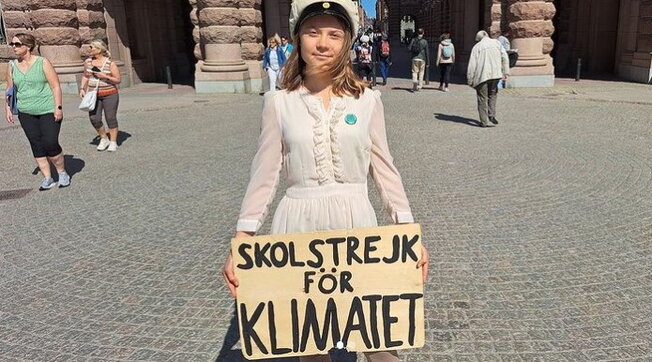 Greta Thunberg si diploma: “Oggi        il mio ultimo sciopero scolastico       per il clima”